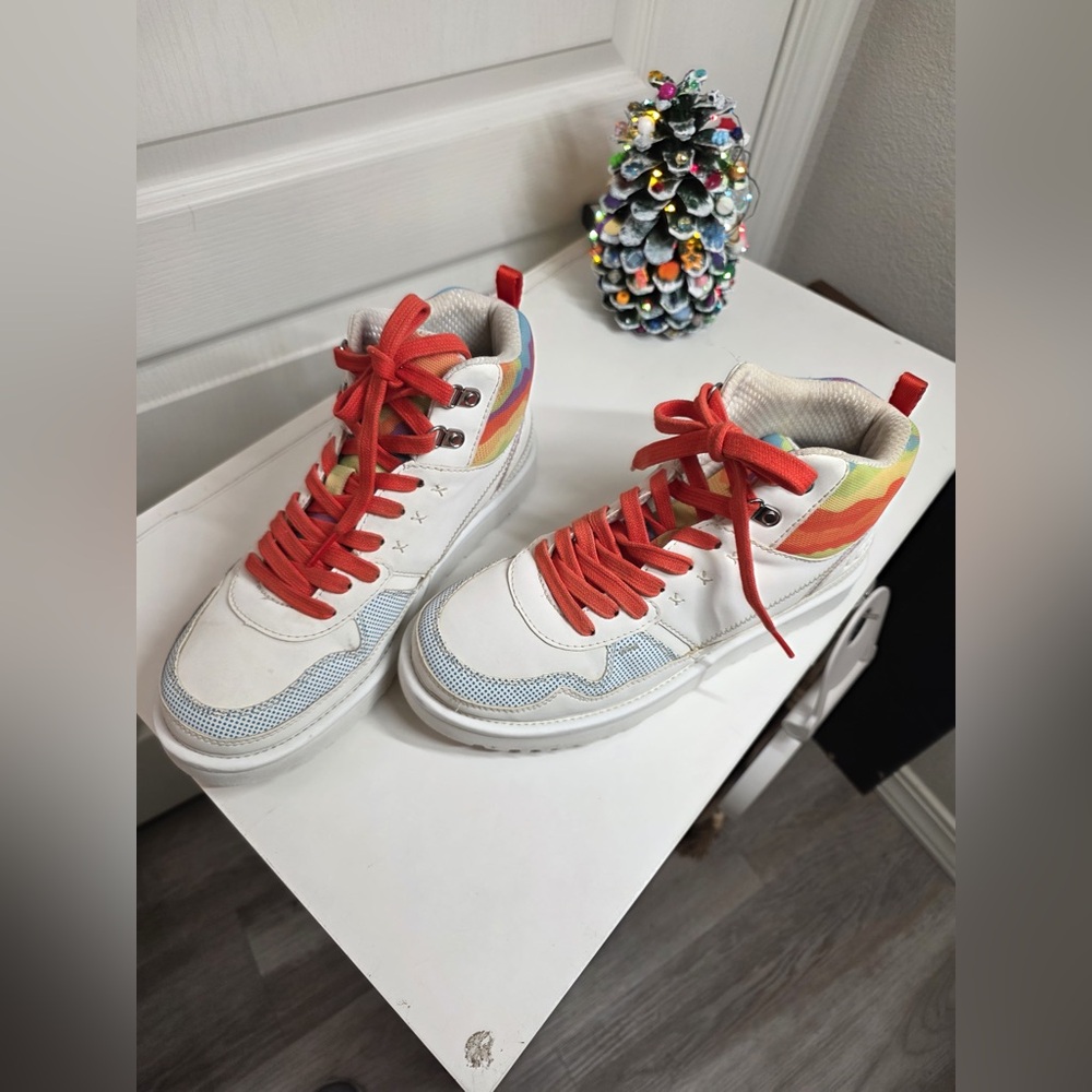 Ugg✨Pride Highland Hi Cali Collage Sneaker✨High Top Water Resistant•LIKE NEW• 9 - Picture 10 of 14